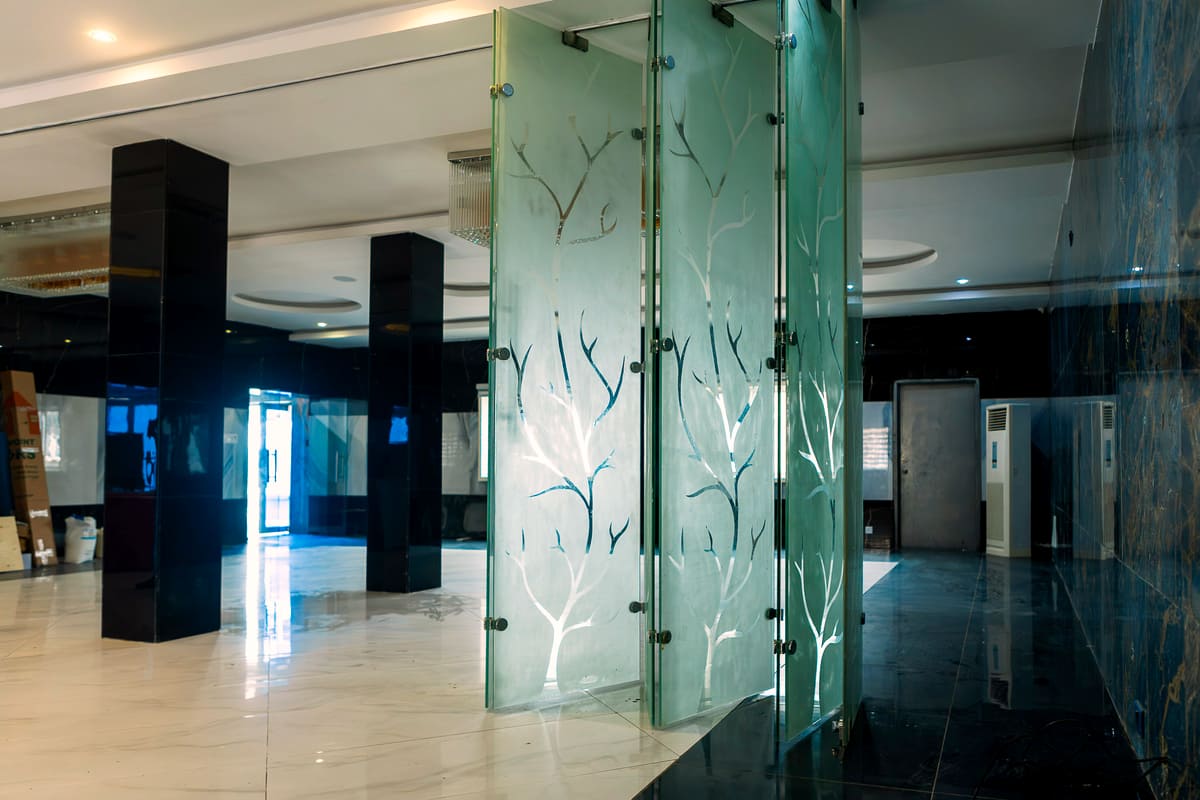 Etched glass partitions in the Medallion hall